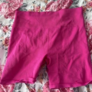 New balance, pink biker shorts